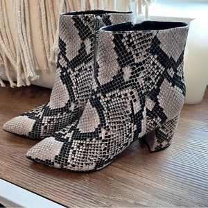 Marc Fisher Retire Boots in Snakeskin Sz 5